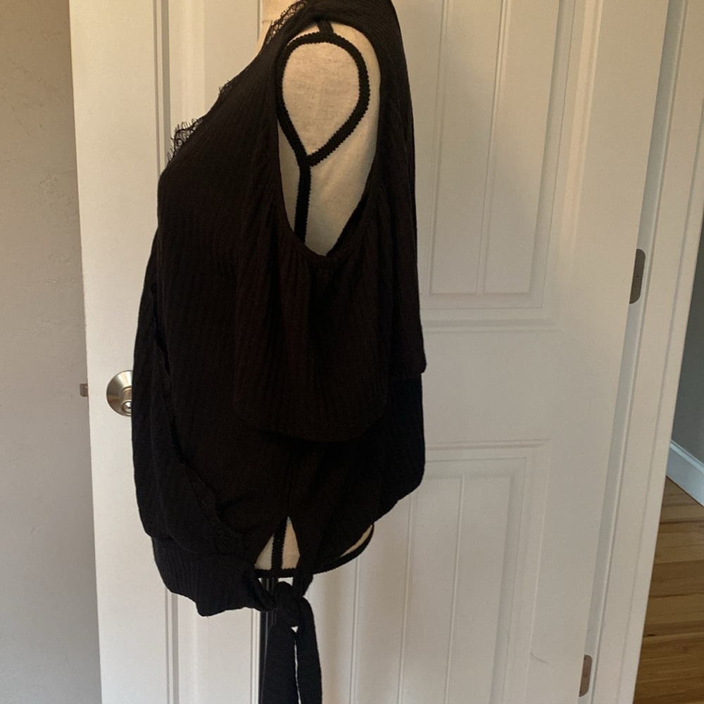 Blu Pepper Ribbed Knit Cold Shoulder Top - Picture 8 of 12